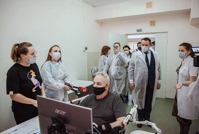 На минувшей недее губернатор Андрей Никитин посетил Клинический центр медицинской реабилитации в Великом Новгороде