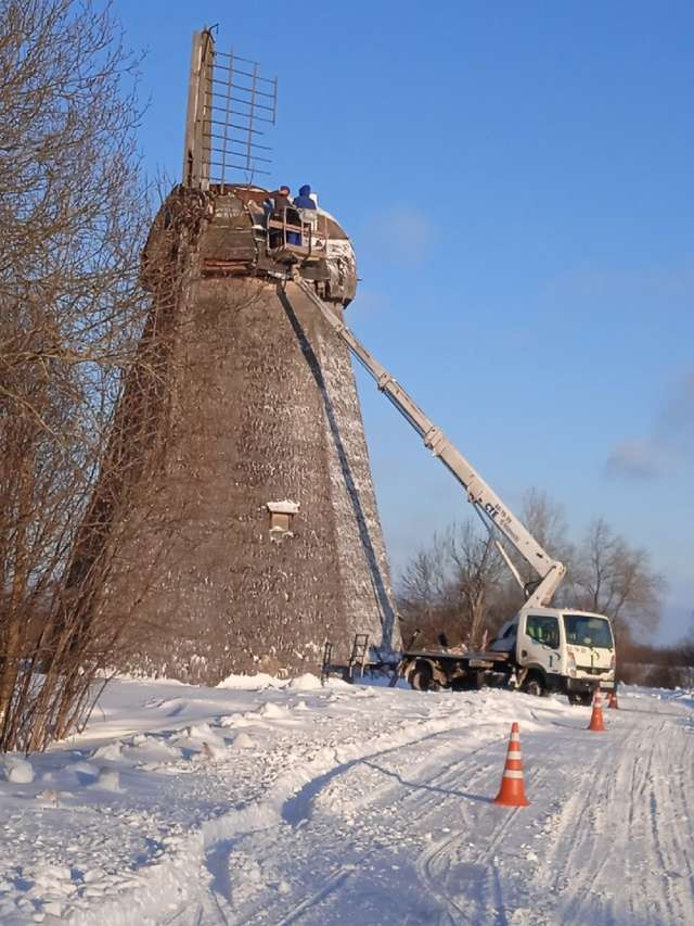 Глава Новгородского района Олег Шахов рассказал, что для ремонта мельницы изготовлена проектно-сметная документация.