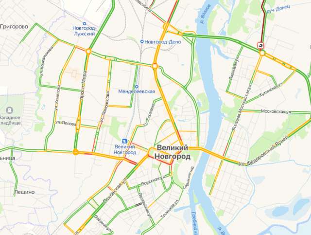 Пока на дорогах Великого Новгорода зарегистрировали 16 аварий. Это не превышает обычное число ДТП, сообщили в ГИБДД.