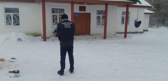 В деревне Борисово Старорусского района мужчине нанесли смертельное ножевое ранение.