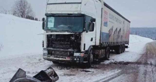 За несколько часов до Нового года дальнобойщик из Новгородской области застрял на трассе Пермь – Березники.