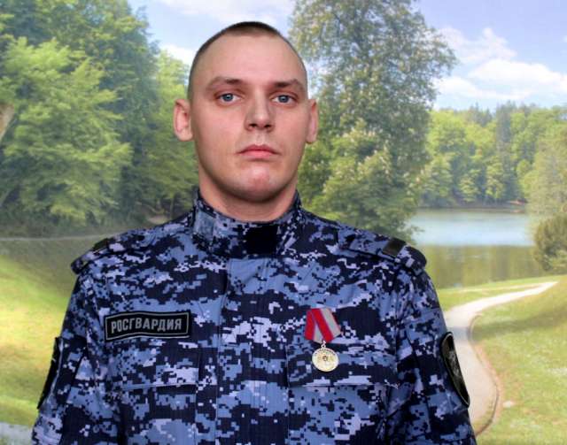 В феврале 2021 года старший сержант полиции Егор Альфимов оказал помощь женщине, оказавшейся в ледяной воде Волхова.