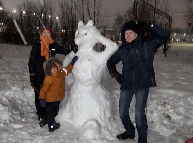 В медведя снеговик превратился в процессе работы над классической фигурой из снега.