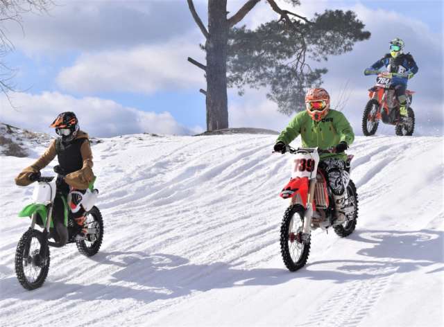На «Бобровских горах» соревнования на внедорожной технике «Зимний кураж 2» начнутся завтра, 8 января,  в 10.00.