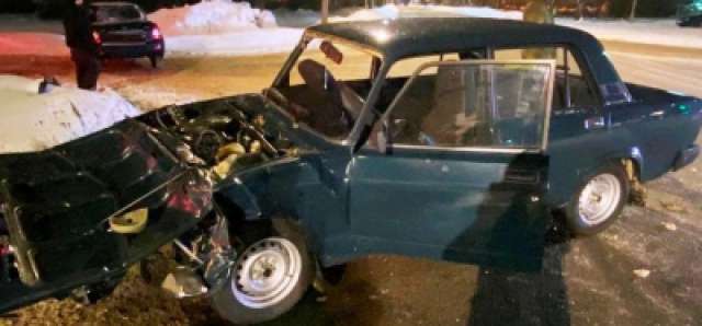 В Боровичах в ДТП два водителя получили переломы