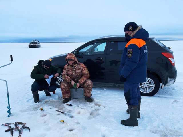 Сейчас за нарушение запрета выезда на лед предусмотрена административная ответственность в виде штрафа от 3 до 5 тысяч рублей