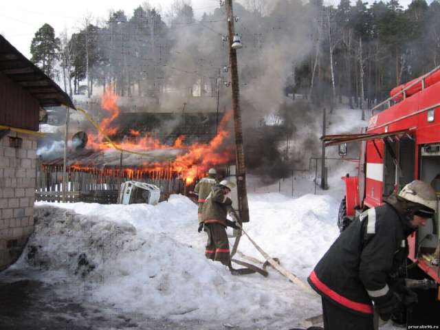 На момент прибытия пожарных подразделений баня в Чудове горела открытым пламенем.