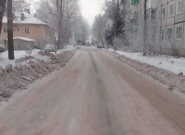 Жители Новгородской области жалуются на уборку снега и несвоевременный вывоз мусора