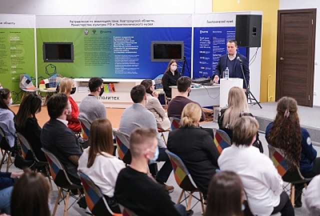 Андрей Никитин обсудил со студентами-медиками, работающими в «красных зонах», развитие медицины на Новгородчине