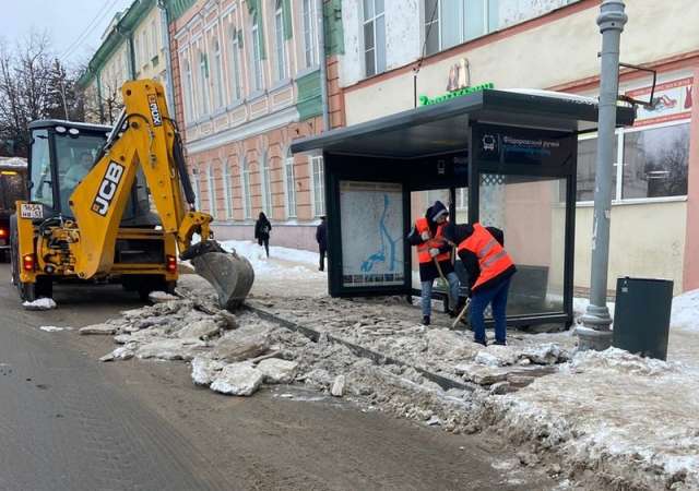 Вице-мэр Владимир Ерёмин попросил автовладельцев убрать транспорт с улиц на время уборки снега.