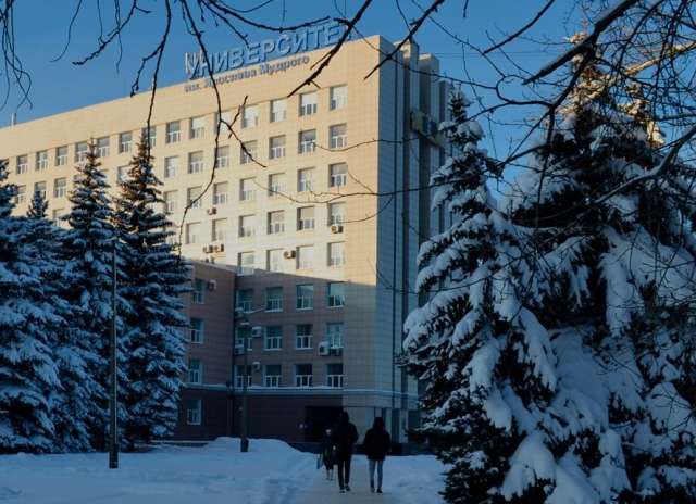 По словам Андрея Никитина, первая задача – вернуть в пользование университета то, что ему принадлежит, в том числе и для того, чтобы размещать в этих помещениях общежития.