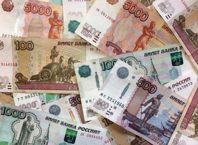 Сначала новгородец перечислил мошенникам 530 тысяч рублей, а потом ещё 526 тысяч.
