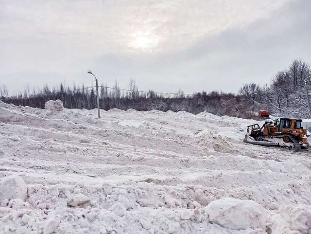 В ночь на 4 февраля на площадку смёта вывезли 200 машин снега.
