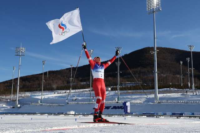 Лыжник Александр Большунов стал первым спортсменом российской сборной, принёсшим команде золотую медаль на этих Олимпийских играх.
