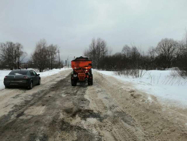 Ночью 7 февраля на уборку снега в Великом Новгороде направили 64 единицы техники.