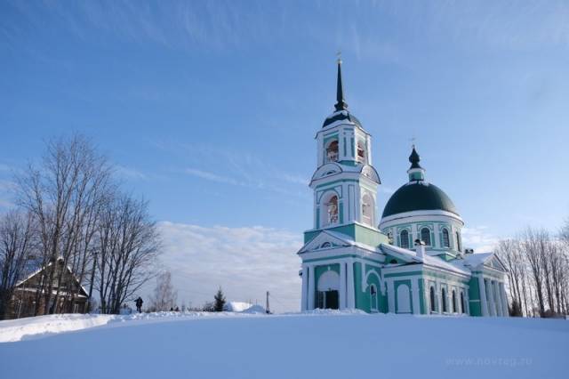 Церковь Святой Живоначальной Троицы в Сопинах была построена по приказу полководца Александра Суворова в 1801 году.