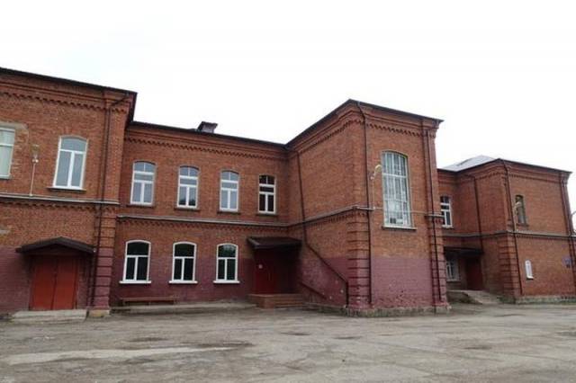 Основное здание школы была построено в 1914 году.