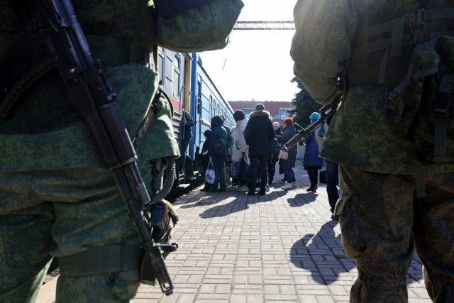 Эвакуация граждан ДНР из Иловайска.