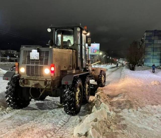 Губернатор Андрей Никитин сообщил, что самая острая ситуация с уборкой улиц в регионе сложилась в Великом Новгороде.