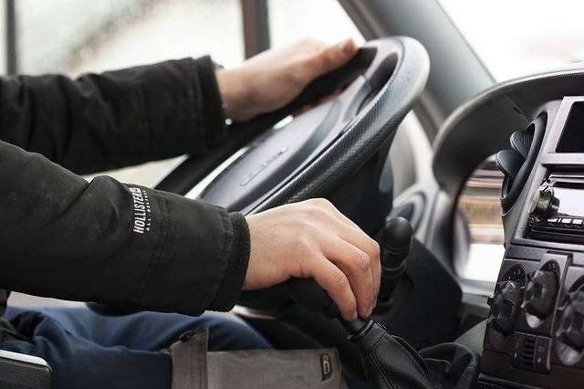 Автошколы обязаны направить в ГАИ список кандидатов в водители за 10 рабочих дней до начала обучения практическому вождению.