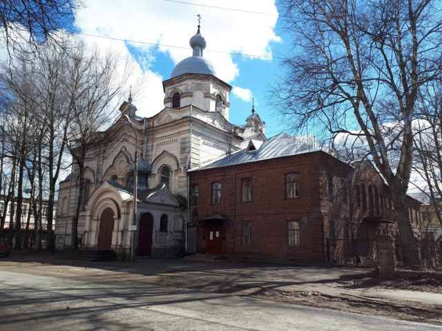 Сейчас Госархив Новгородской области размещается в здании бывшего новгородского Духова монастыря.