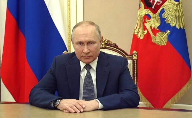 Владимир Путин проводит совещание о мерах социально-экономической поддержки российских регионов.