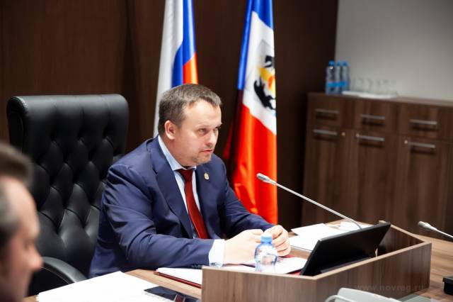 На выездном заседании регионального правительства обсудили социально-экономическое развитие Окуловского района.