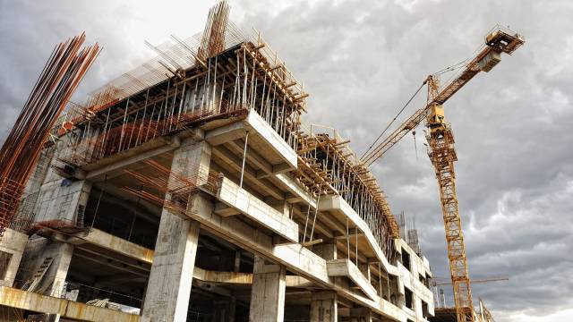 По информации инспекции государственного строительного надзора Новгородской области, отставаний от графиков реализации новых проектов долевого строительства не выявлено.
