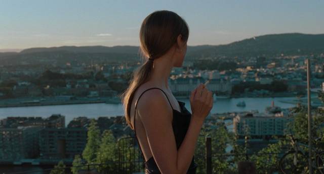 Роль Юлии была специально написана под норвежскую актрису Ренате Реинсве.