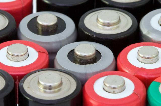 Батарейки, являющиеся опасным видом отходов, нельзя захоранивать на мусорных полигонах.