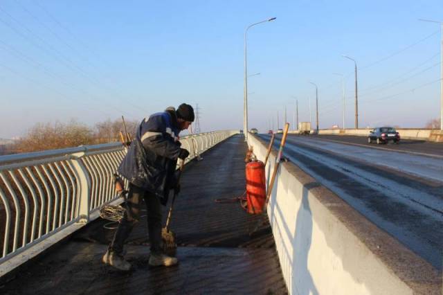 Администрация Великого Новгорода планирует завершить капитальный ремонт Колмовского моста до 31 июля
