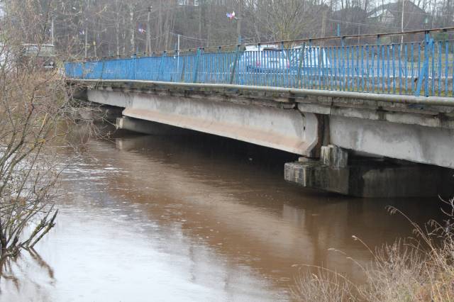 В Крестцах уровень воды в Холове превысил неблагоприятную отметку в 280 см.