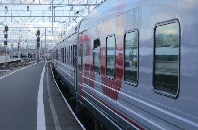 С Ленинградского вокзала в Москве поезд отправится 29 апреля и 6 мая в 18.50.