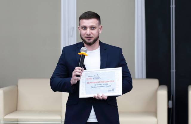 Премию вручили создателю детской футбольной школы Baby Football Николаю Безверхову.