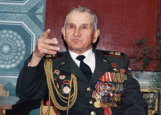 Николай Кузнецов прошёл всю войну и заслужил множество наград.