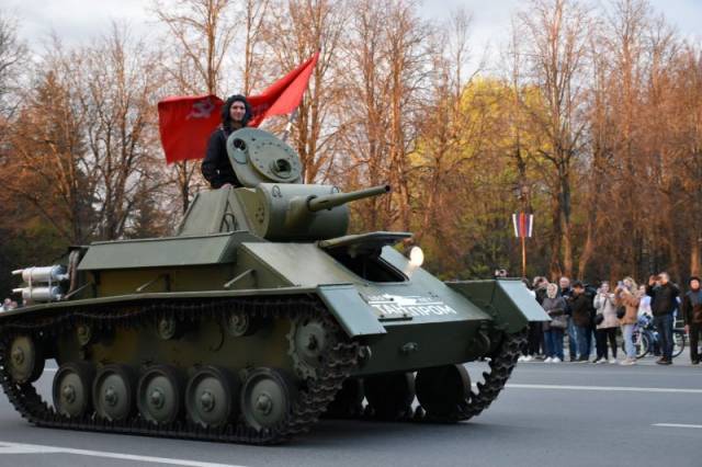 Центральные торжества по случаю 77-й годовщины Победы в Великой Отечественной войне развернутся в Великом Новгороде на площади Победы-Софийской.