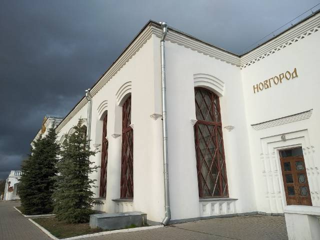 Стоимость абонемента «Экскурсионный Новгород» составляет 1 300 рублей, что позволяет существенно экономить на поездке.