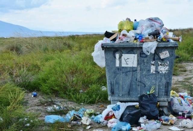 Администрация Новгородского района готова помочь жителям добиться перерасчёта платы за невывезенный мусор.