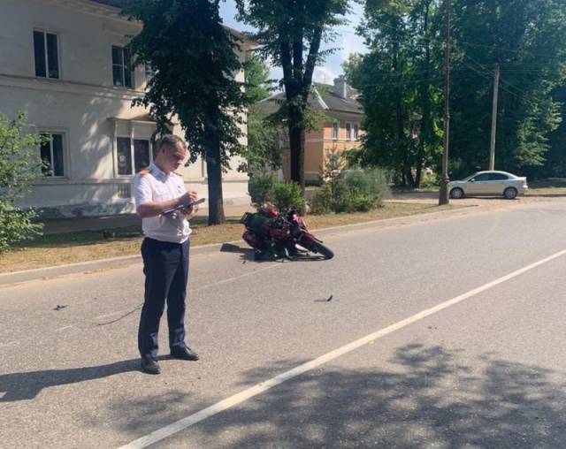В июле 2021 года полицейский на служебном автомобиле насмерть сбил 42-летнего мотоциклиста.