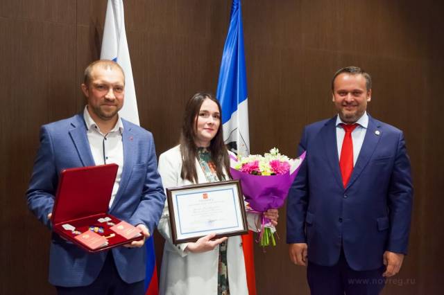 В 2016 году семья Шалаевых награждена почётным знаком Новгородской области «За верность родительскому долгу».