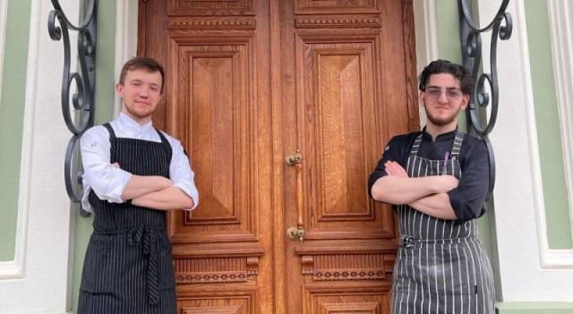 Представлять новгородскую и татарскую кухни будут два молодых профессионала — Михаил Бабаян и Павел Озеров.