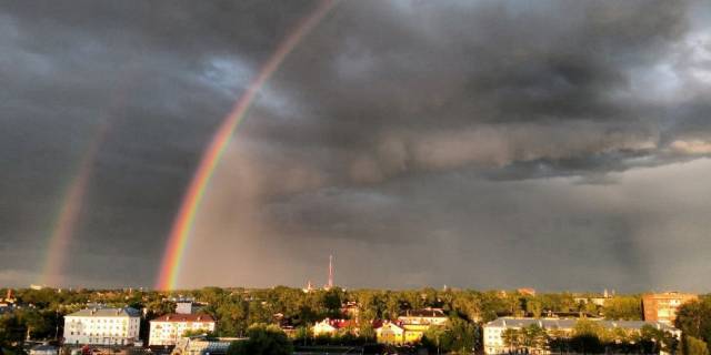 Вечером 16 июня над Великим Новгородом раскинулась двойная радуга.