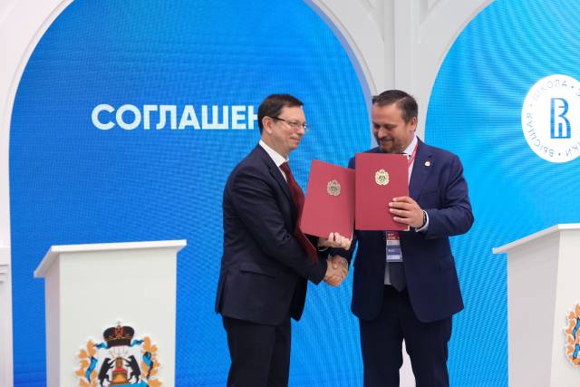 Подписанное сегодня соглашение подразумевает реализацию программы двойного диплома студентам-экономистам НовГУ имени Ярослава Мудрого.