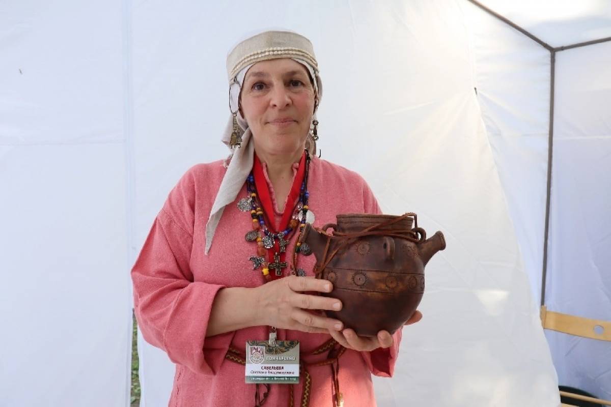 Светлана Савельева регулярно проводит мастер-классы, семинары-практикумы по ручной лепке из глины, принять участие в которых могут все желающие.