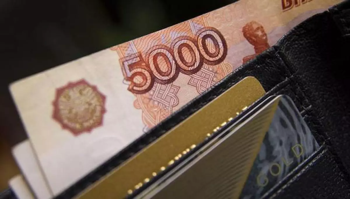 Более 1 млрд рублей в Новгородской области направили на повышение зарплат бюджетникам.