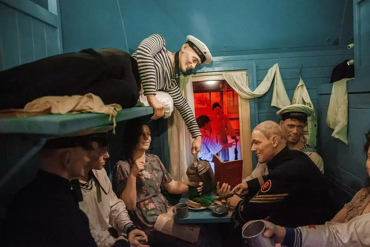 «Поезд Победы» – это уникальный передвижной музей, в котором размещена первая в мире иммерсивная инсталляция, посвящённая Великой Отечественной войне.