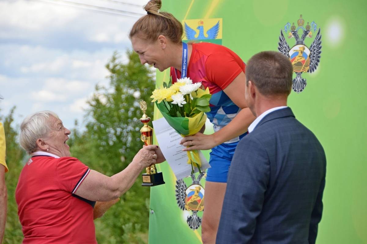 Пестовчанка Полина Большакова заняла второе место, уступив победительнице 25 секунд.