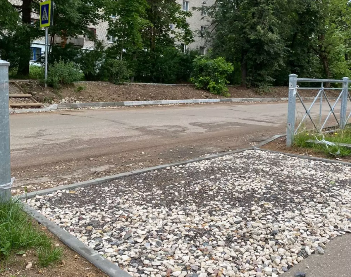 Станислав Шульцев поручил администрации района обеспечить более строгий контроль и надзор за выполнением ремонта дорог.