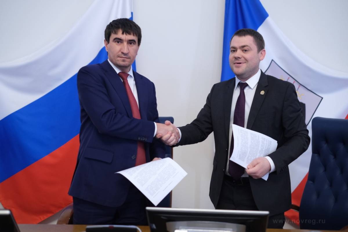 Правительство Новгородской области и российский разработчик «Ред Софт» договорились совместно реализовывать программу импортозамещения информационных технологий.