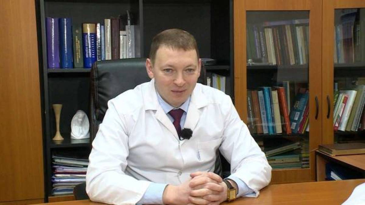 Валерий Яковлев родился в Магнитогорске. С 1999 по 2005 годы учился в Челябинской государственной медицинской академии.